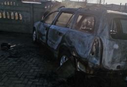 Mașină distrusă de flăcări în această dimineață la Răchiți