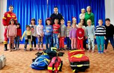 Peste 100 de de copii de la Grădinița „Ștefan cel Mare și Sfânt” Dorohoi s-au întâlnit cu pompierii - FOTO