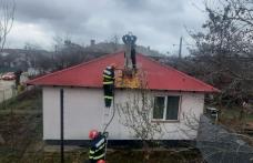 Incendiu izbucnit la o casă din Dorohoi. Pompierii au intervenit pentru stingere