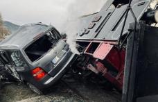 Accident grav! Mocănița Huțulca Moldovița răsturnată după impactul cu o mașină înmatriculată în Botoșani - FOTO