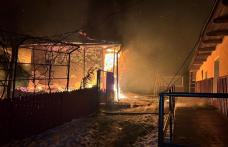 Casă din comuna Cristinești distrusă de flăcări - FOTO