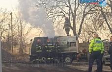 Mașina care igieniza străzile din Dorohoi a luat foc. Pompierii au intervenit pentru stingere - FOTO