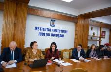Ședință la Prefectura Botoșani privind analiza creşterii gradului de siguranţă a elevilor şi a personalului didactic - FOTO