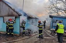 Anexa unei case a ars într-un incendiu. O bătrână de 82 de ani a ajuns la spital