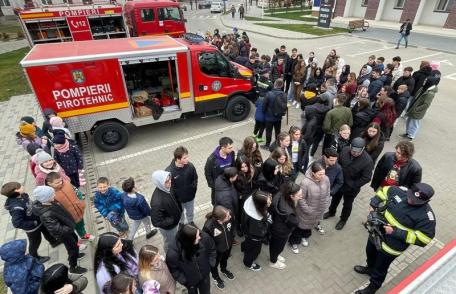 Locuitorii orașului Săveni implicați în exerciții de evacuare în caz de cutremur și activități de informare și educare preventivă - FOTO