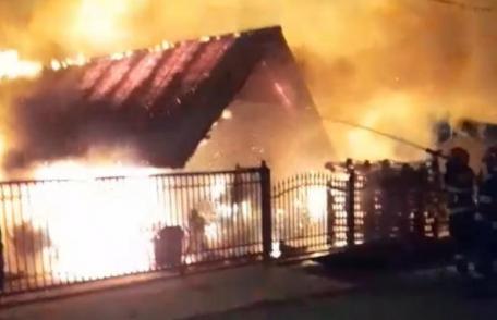 Incendiu violent izbucnit, noaptea trecută, într-o gospodărie din localitatea Răchiți