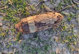 Proiectil găsit în grădină de un bărbat din Baranca. Pirotehnicienii din cadrul ISU Botoșani s-au deplasat la fața locului