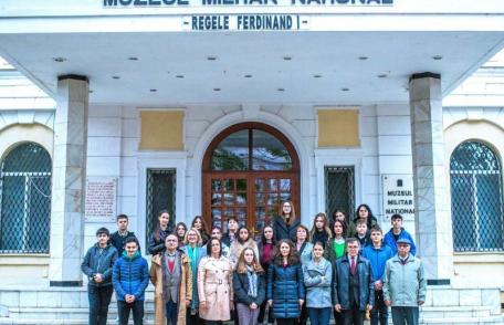 Alexandra Huțu: Începând cu data de 8 aprilie elevii botoșăneni se pot înscrie la Concursul de eseuri „Eroul de lângă mine”, ajuns la a II-a ediție