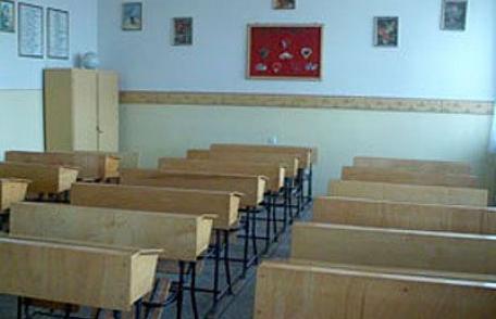 Zăpada şi viscolul au închis 47 de şcoli în judeţul Botoşani