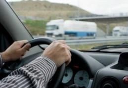 Bărbat fără permis de conducere depistat la volanul unui autovehicul neînmatriculat