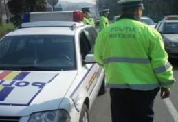 Autoturism cu serie de caroserie falsă, depistat de poliţişti