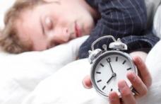 Cu cât dormim mai puţin, cu atât ne îngrăşăm mai mult