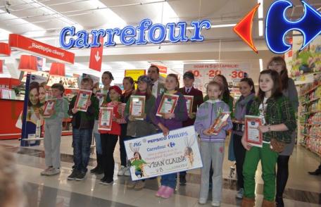 Elevi dorohoieni premiați la Concursul de desene Carrefour, ediţia Paşti 2012 [VIDEO|FOTO]