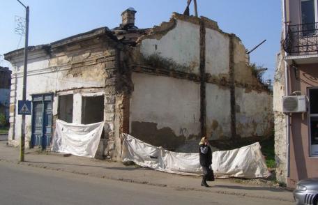 Clădiri devenite focare de infecţii în centrul oraşului Dorohoi