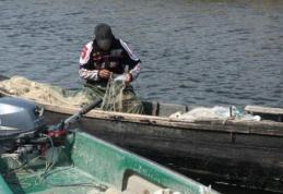 Dosare penale pentru pescuit în prohibiţie