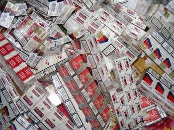 Peste 1000 de pachete de ţigări de contrabandă confiscate de poliţişti