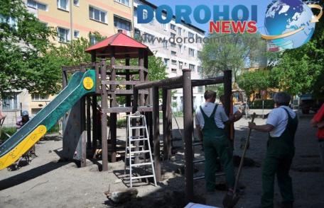 Un nou complex de joacă pregătit pentru copiii dorohoieni