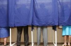 BEJ repară greşeala. Membrii secţiilor de votare nu au voie să intre în cabinele de vot