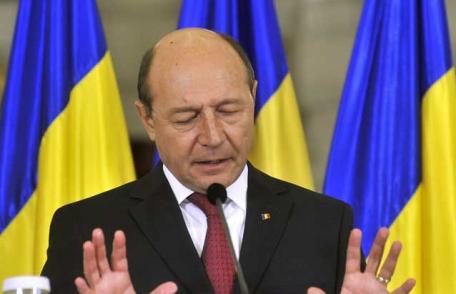 Băsescu: Dacă se acceptă modificarea Constituţiei, demisionez cu o lună înainte de legislative