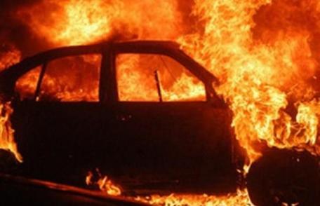 Seria mașinilor incendiate continuă la Botoșani