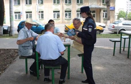 Poliţiştii derulează campania de informare destinata elevilor pentru o “Vacanţă în siguranţă”