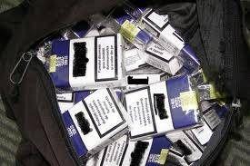 Minor prins de jandarmi în timp ce transporta țigări de contrabandă