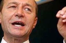 [VIDEO] Băsescu ironizează jurnaliştii, de faţă cu Merkel