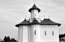 Prima Liturghie în noua biserică a parohiei Satu Nou Dorohoi