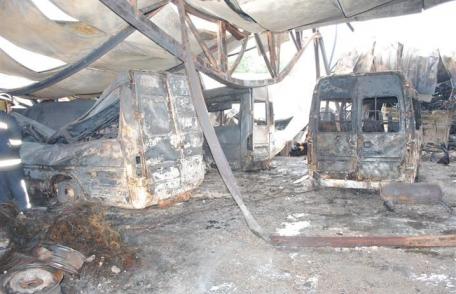 ISU Botoșani a stabilit cauza incendiului de la autobaza firmei de transport