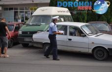 Accident produs de o mașină fără șofer în zona Centrului Vechi a oraşului Dorohoi