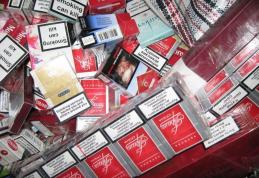 Femeie prinsă de jandarmi în timp ce îşi ascundea sub haine 138 pachete de ţigări de contrabandă