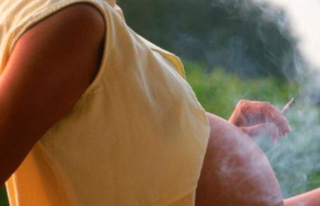 Copiii ale căror mame fumează în timpul sarcinii, sunt expuşi la riscuri pe termen lung 