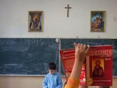 Manuale școlare pentru 2012-2013, acuzate de îndoctrinare religioasă