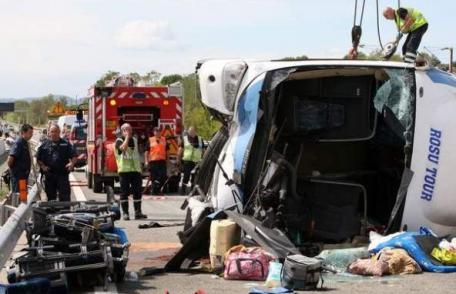 I-a oripilat pe francezi: Un sucevean făcea poze cu telefonul în autocarul groazei, după accident
