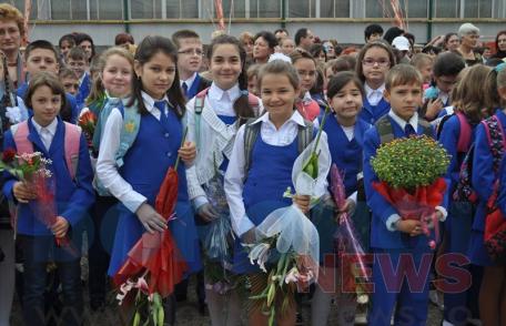 Prima zi de şcoală: Festivităţi de deschidere a anului şcolar la școlile din Dorohoi - FOTO