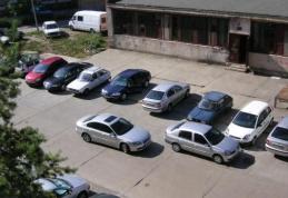Proiect de lege: Amenzi pentru şoferii care blochează maşinile parcate regulamentar