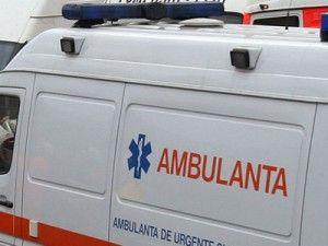 O fetiţă de nouă ani a ajuns a spital după ce a fost lovită de o maşină
