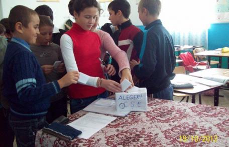 Alegeri în C.Ş.E. la Şcoala nr. 4 „Dimitrie Romanescu” - exerciţiu de democraţie