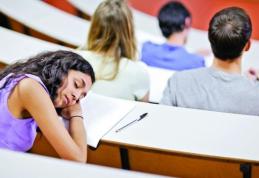 Cum îi afectează nopțile nedormite pe studenți