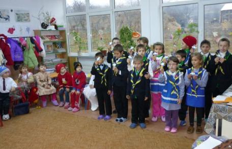 Şcoala Primară Nr. 2 Sauceniţa: LA MULŢI ANI, ROMÂNIA! LA MULŢI ANI, ROMÂNI! - FOTO