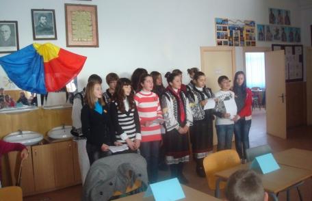 1 Decembrie – Ziua națională a României sărbătorită de două școli partenere - FOTO