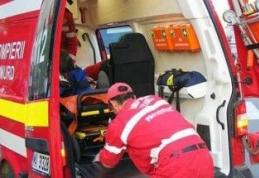 Pasager băgat în spital de un tânăr șofer care nu a adaptat viteza la condiţiile de drum