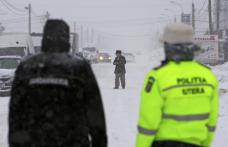 Peste 140 de poliţişti acţionează pe drumurile afectate de zăpadă