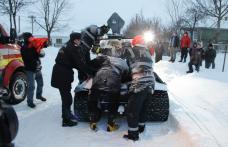 Bolnava adusă la Botoşani cu ajutorul ATV –ului pe şenile şi a ATVM-ului