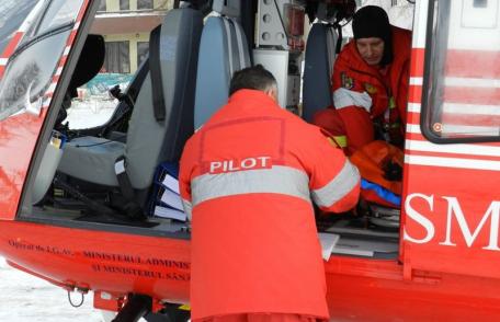 Bolnavă de la Tudor Vladimirescu adusă la Botoşani cu elicopterul SMURD - VIDEO