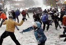 O joacă cu bulgări de zăpadă a băgat un copil în spital