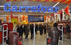 Hipermarketul Carrefour din municipiul Botoşani asaltat de hoți la sfârșit de an