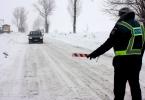 Restrictii circulatie-politisti drumuri inzapezite