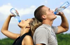 Scapi de kilograme şi de celulită: Rezultate spectaculoase cu dietă cu apă
