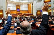Parlamentarii nu vor mai fi obligaţi să justifice în scris absenţele